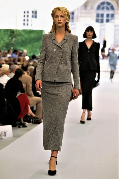 Look 16